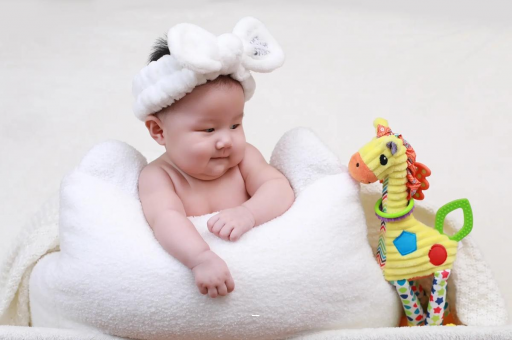 红河宝宝几个月翻身